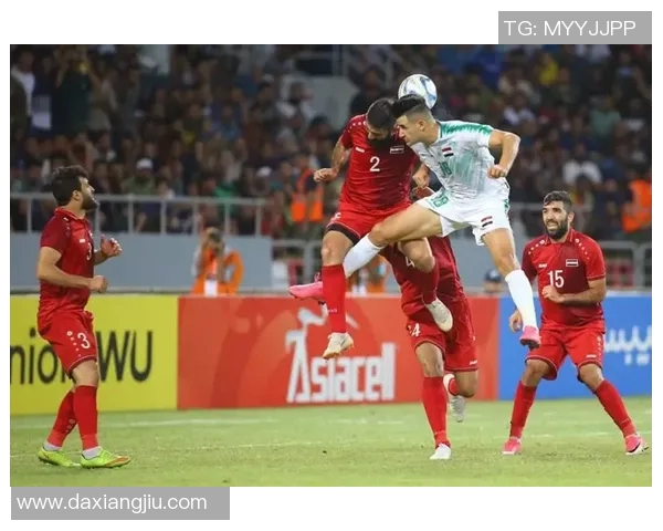 12强赛精彩对决日本队迎战实力不俗的伊拉克队争夺晋级名额
